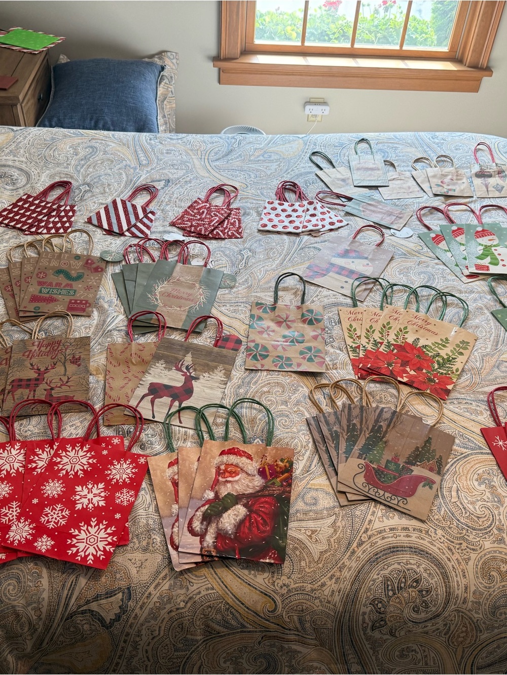 Christmas and Holiday Gift Bags with Festive Designs - Set of 75